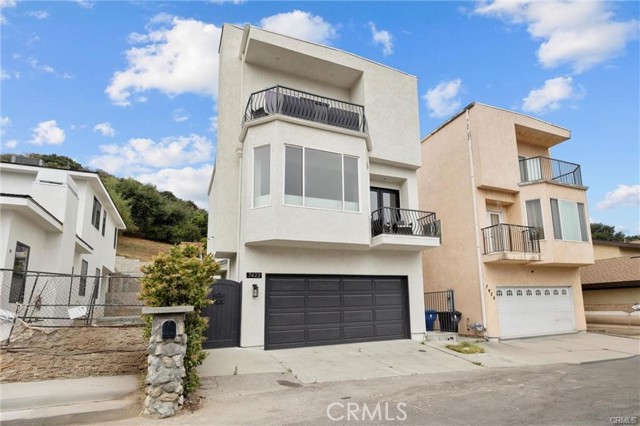 Detail Gallery Image 2 of 48 For 7422 Valaho, Tujunga,  CA 91042 - 3 Beds | 3 Baths