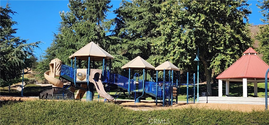 https://media.crmls.org/medias/1a2ce128-5a3c-4a02-b78c-df27b341f5f5.jpg?preset=X-Large