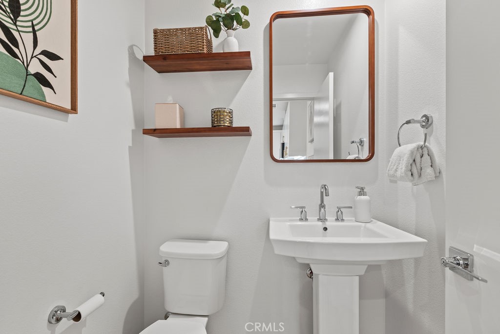 https://media.crmls.org/medias/1a2cff11-8ab7-438c-bff6-7338c623a676.jpg?preset=X-Large