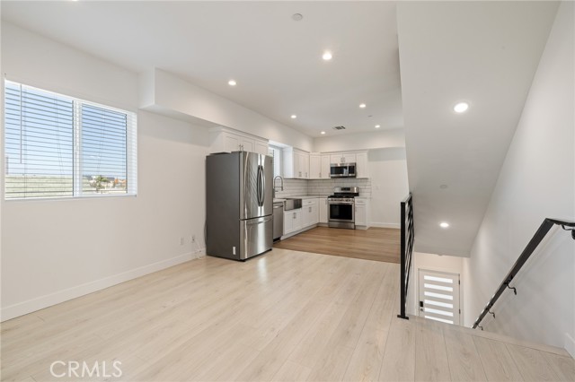 Detail Gallery Image 10 of 53 For 1143 Irolo St, Los Angeles,  CA 90006 - 12 Beds | 14 Baths