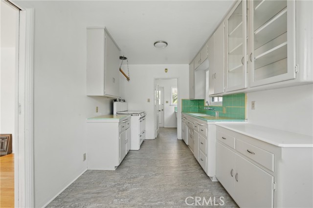 1327 S Burnside Avenue, Los Angeles CA: https://media.crmls.org/medias/1a2d2666-af07-4a9e-a995-b6700fdef061.jpg