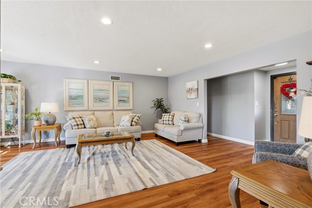 Detail Gallery Image 9 of 54 For 901 S Glenview, West Covina,  CA 91791 - 4 Beds | 2 Baths