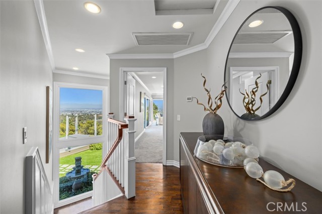 33 Cayuse Lane, Rancho Palos Verdes CA: https://media.crmls.org/medias/1a2d6bb0-4510-4c86-8cdd-0d88d2d8e206.jpg