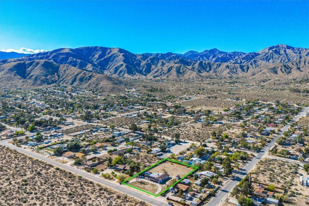 https://media.crmls.org/medias/1a2e6925-f9a4-4213-9ebd-8f87f418efba.jpg?preset=X-Large