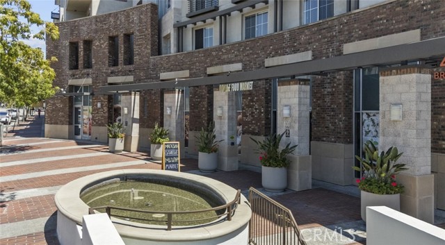 400 E Broadway, Glendale CA: https://media.crmls.org/medias/1a2e91da-7583-446c-b570-32ad26eea9f1.jpg