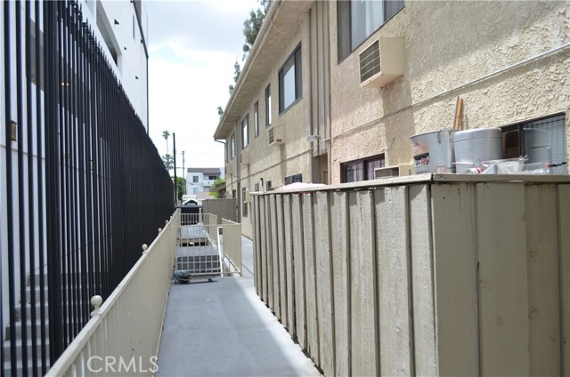 7028 Alabama Avenue, Canoga Park CA: https://media.crmls.org/medias/1a2eaf18-2ef7-4ab8-bf34-63ea757dd805.jpg