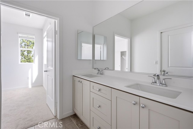 Detail Gallery Image 21 of 31 For 9427 N Sepulveda Blvd. #5,  North Hills,  CA 91343 - 3 Beds | 2/1 Baths