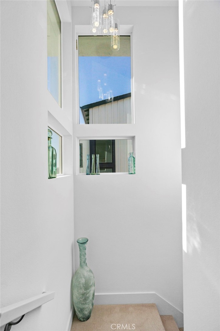 https://media.crmls.org/medias/1a2f806c-5d5a-40a7-96b2-60c2f06a34b0.jpg?preset=X-Large