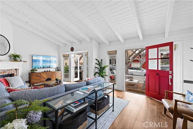 Detail Gallery Image 5 of 19 For 110 Pearl Ave, Newport Beach,  CA 92662 - 3 Beds | 3 Baths