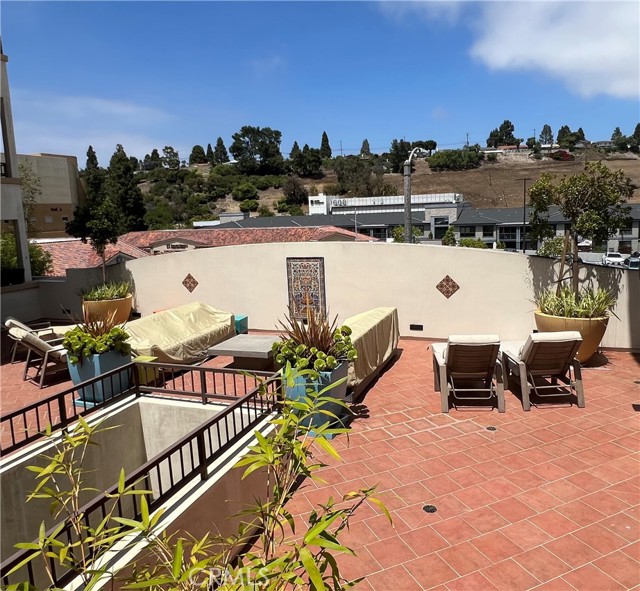 627 Deep Valley Drive, Palos Verdes Peninsula CA: https://media.crmls.org/medias/1a33d6bb-57a3-40d8-b856-8fc795675ca7.jpg