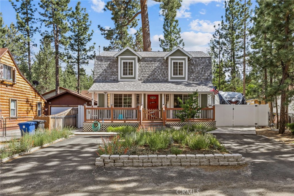 904 E Fairway