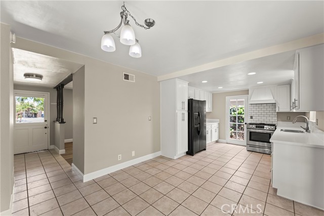 4922 Scenario Drive Drive, Huntington Beach CA: https://media.crmls.org/medias/1a34c6eb-f60e-480c-b23b-c49cbc4b8898.jpg