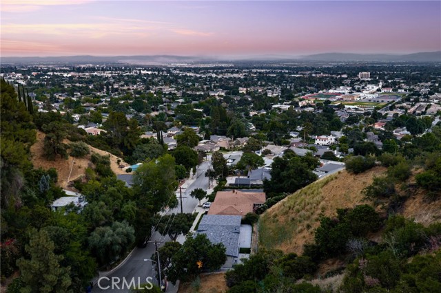 325 N Madison Avenue, Monrovia CA: https://media.crmls.org/medias/1a35045d-9c46-4020-85e8-714f49e47c37.jpg