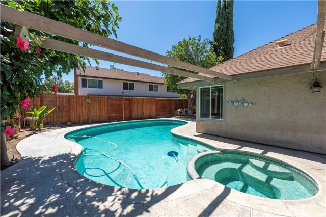 3886 New Haven Drive, Riverside CA: https://media.crmls.org/medias/1a357af5-d0ce-49c1-994c-b3665380976a.jpg