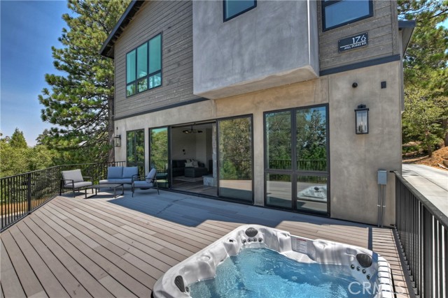 Detail Gallery Image 12 of 57 For 176 Mill Pond, Lake Arrowhead,  CA 92352 - 3 Beds | 2/1 Baths