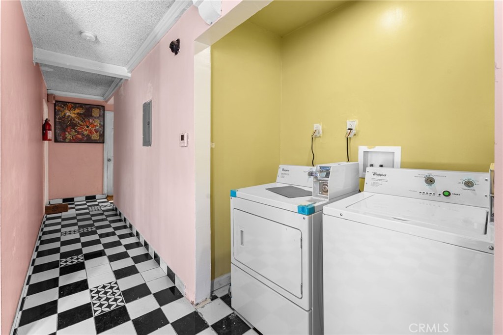 https://media.crmls.org/medias/1a364ec2-22fa-4399-b28f-1ba821bc6da6.jpg?preset=X-Large