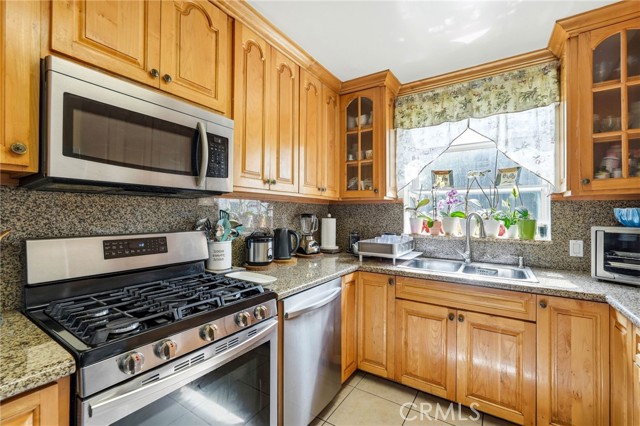 Detail Gallery Image 12 of 33 For 18149 Saticoy, Reseda,  CA 91335 - 3 Beds | 2 Baths