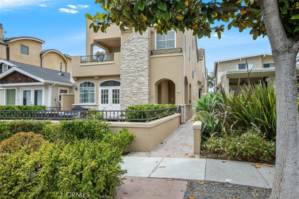 1/2 Marigold Avenue