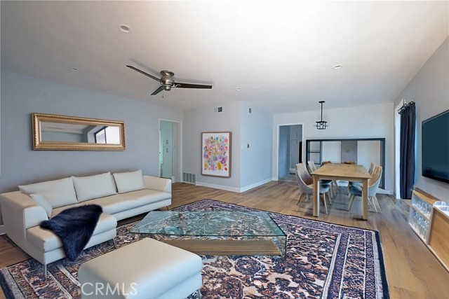 Detail Gallery Image 2 of 28 For 1436 S Bedford St #5,  Los Angeles,  CA 90035 - 3 Beds | 2 Baths