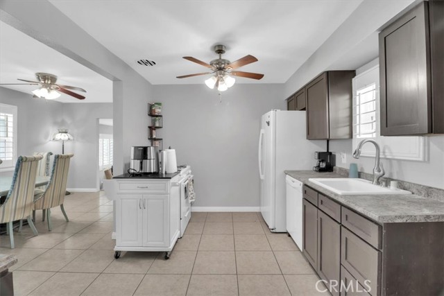 15728 Stevens Avenue, Bellflower CA: https://media.crmls.org/medias/1a386847-13b6-4367-9bbb-d33648a842e1.jpg