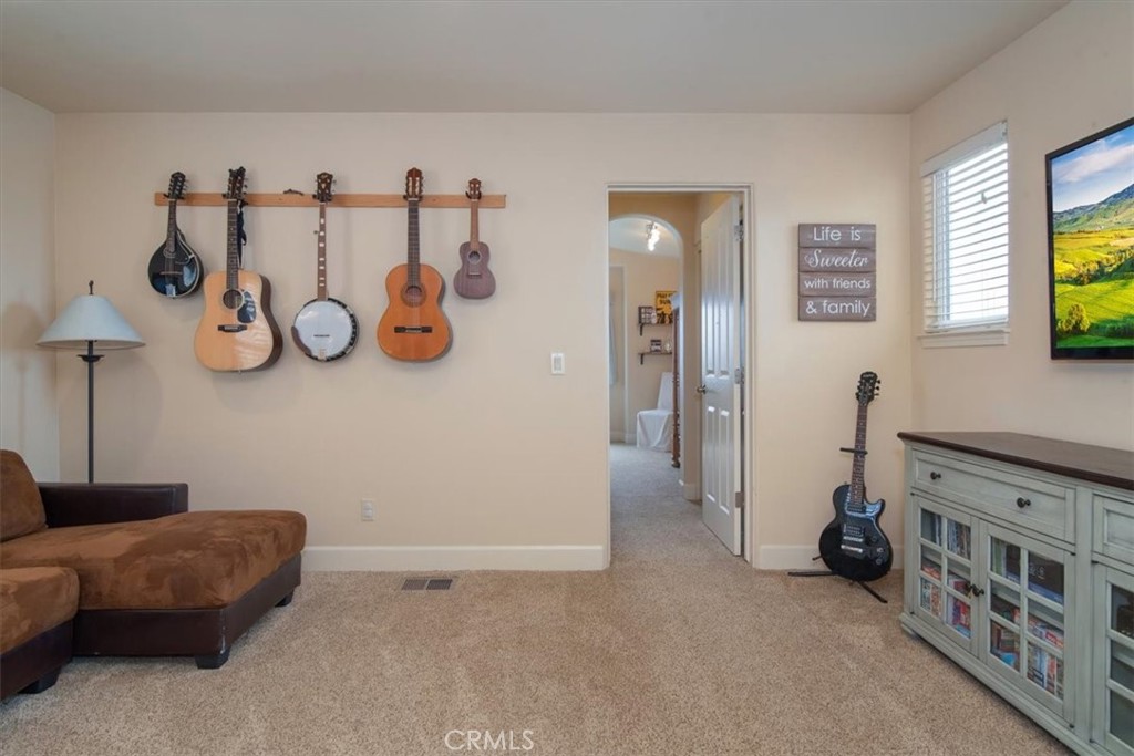 https://media.crmls.org/medias/1a3890e7-196c-4a65-b5de-004b1179a25f.jpg?preset=X-Large