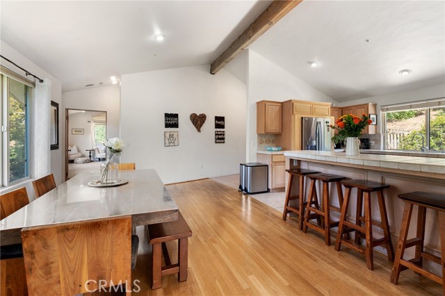 1733 Arteique Rd, Topanga CA: https://media.crmls.org/medias/1a38c21b-3ce8-4613-a3d8-e530f1c6f881.jpg