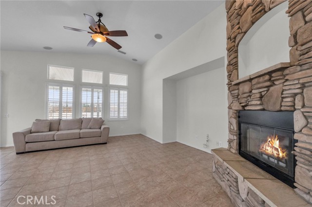 Detail Gallery Image 9 of 38 For 19168 Mono Dr, Hesperia,  CA 92345 - 3 Beds | 2/1 Baths