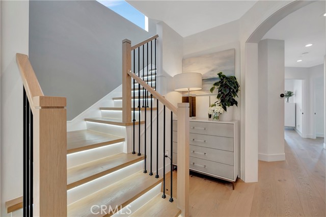221 Carnation Avenue, Corona del Mar CA: https://media.crmls.org/medias/1a397718-e769-45ee-96d1-2d2fc04d5855.jpg