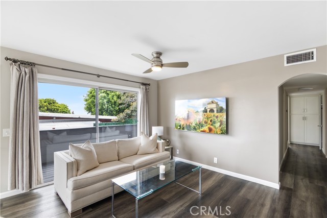 284 Chiquita Street, Laguna Beach CA: https://media.crmls.org/medias/1a3a106e-6081-453a-8010-097d0cb937fb.jpg