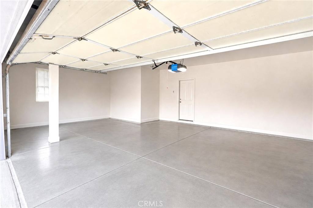 https://media.crmls.org/medias/1a3a9e3b-4a53-4158-89ad-7a64ddced251.jpg?preset=X-Large