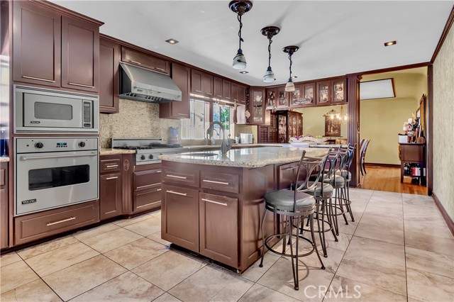 Detail Gallery Image 8 of 29 For 8557 Eucalyptus St, Downey,  CA 90242 - 4 Beds | 3 Baths