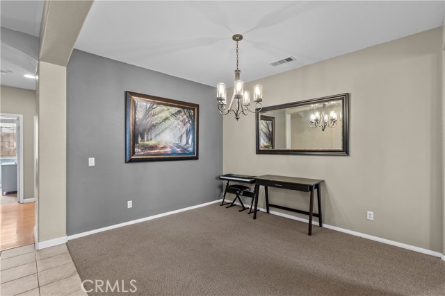 Detail Gallery Image 10 of 59 For 39926 Meadowcrest Way, Palmdale,  CA 93551 - 5 Beds | 3 Baths