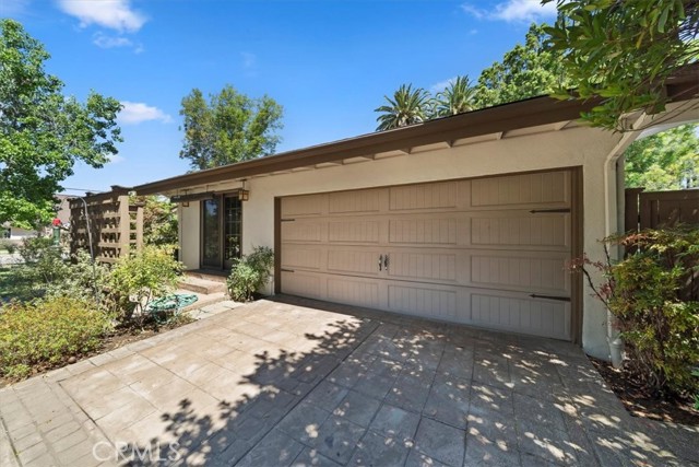 901 E Walnut Avenue, Glendora CA: https://media.crmls.org/medias/1a3d1ca7-43e0-4516-b897-00e24e5ba711.jpg