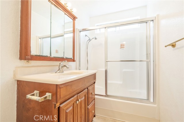 627 East Lincoln Street, Carson CA: https://media.crmls.org/medias/1a3e6060-1e18-461e-a293-05176f1d8517.jpg