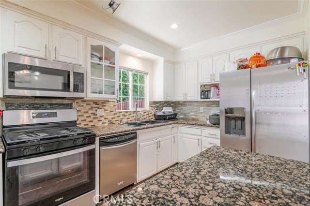 Detail Gallery Image 9 of 39 For 731 & 733 N. Alexander St, San Fernando,  CA 91340 - 5 Beds | 3 Baths