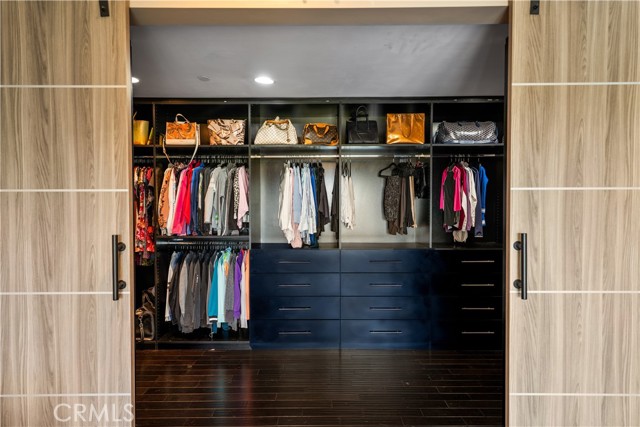 24410 Mulholland, Calabasas CA: https://media.crmls.org/medias/1a3f1674-70dd-44ca-ac96-47fe3eef82b5.jpg