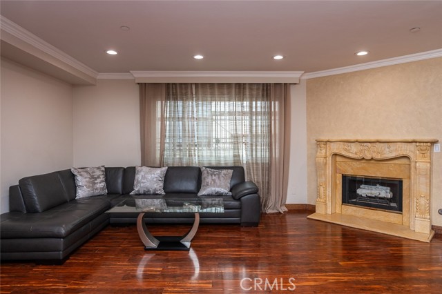 Detail Gallery Image 10 of 44 For 707 Raleigh St #5,  Glendale,  CA 91205 - 3 Beds | 3 Baths