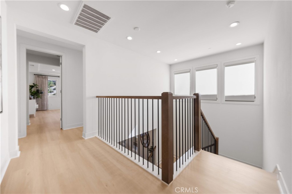 MLS #OC25251209 image #27