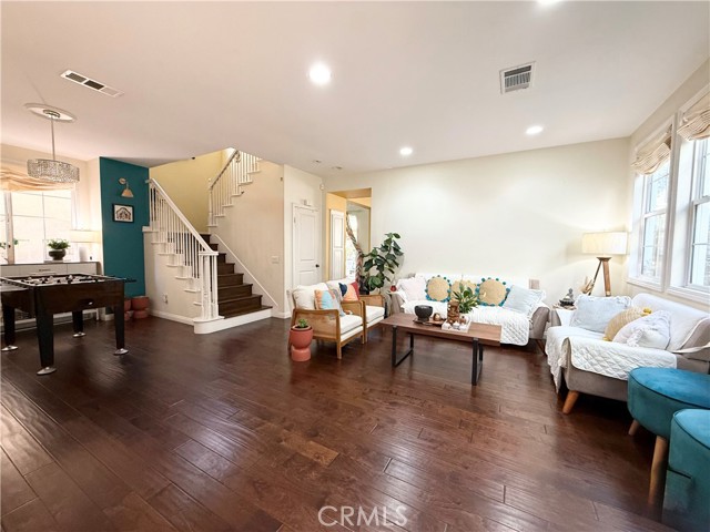 Detail Gallery Image 3 of 11 For 23229 Beachcomber Ln, Valencia,  CA 91355 - 4 Beds | 2/1 Baths