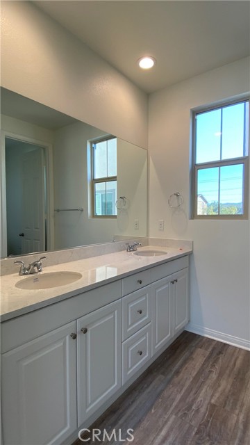 Detail Gallery Image 8 of 15 For 7604 Channel View, Chino,  CA 91708 - 3 Beds | 2/1 Baths