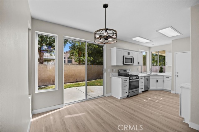 Detail Gallery Image 7 of 32 For 929 Mesa Alta Cir, Corona,  CA 92879 - 3 Beds | 2/1 Baths