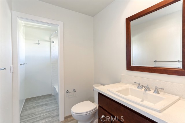 Detail Gallery Image 7 of 12 For 1050 Rutland Rd #D,  Newport Beach,  CA 92660 - 2 Beds | 2 Baths