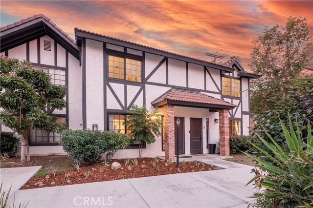 Detail Gallery Image 2 of 45 For 1013 W Linden St #2,  Riverside,  CA 92507 - 2 Beds | 1/1 Baths