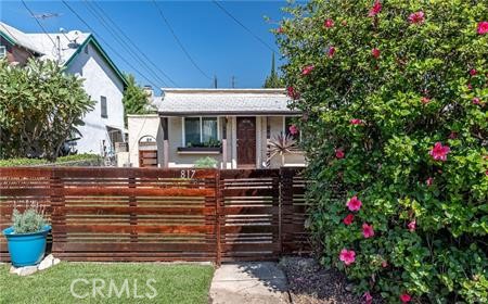 817 Chestnut Avenue, Los Angeles CA: https://media.crmls.org/medias/1a43d427-117f-4743-85b6-0ea3c7782db4.jpg