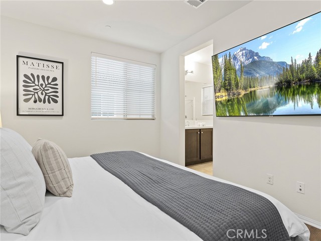 Detail Gallery Image 24 of 53 For 11238 N Mission Heights Dr, –,  CA 91345 - 3 Beds | 3 Baths