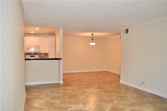 Detail Gallery Image 6 of 37 For 24525 W Trevino Dr #U2,  Valencia,  CA 91355 - 2 Beds | 2 Baths