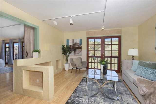 Detail Gallery Image 14 of 30 For 1096 Madison Place, Laguna Beach,  CA 92651 - 3 Beds | 3 Baths