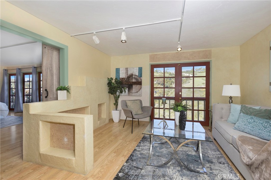 MLS #OC25263981 image #13