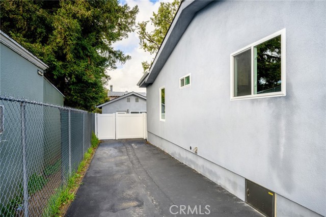 10333 Scoville Avenue photo 26