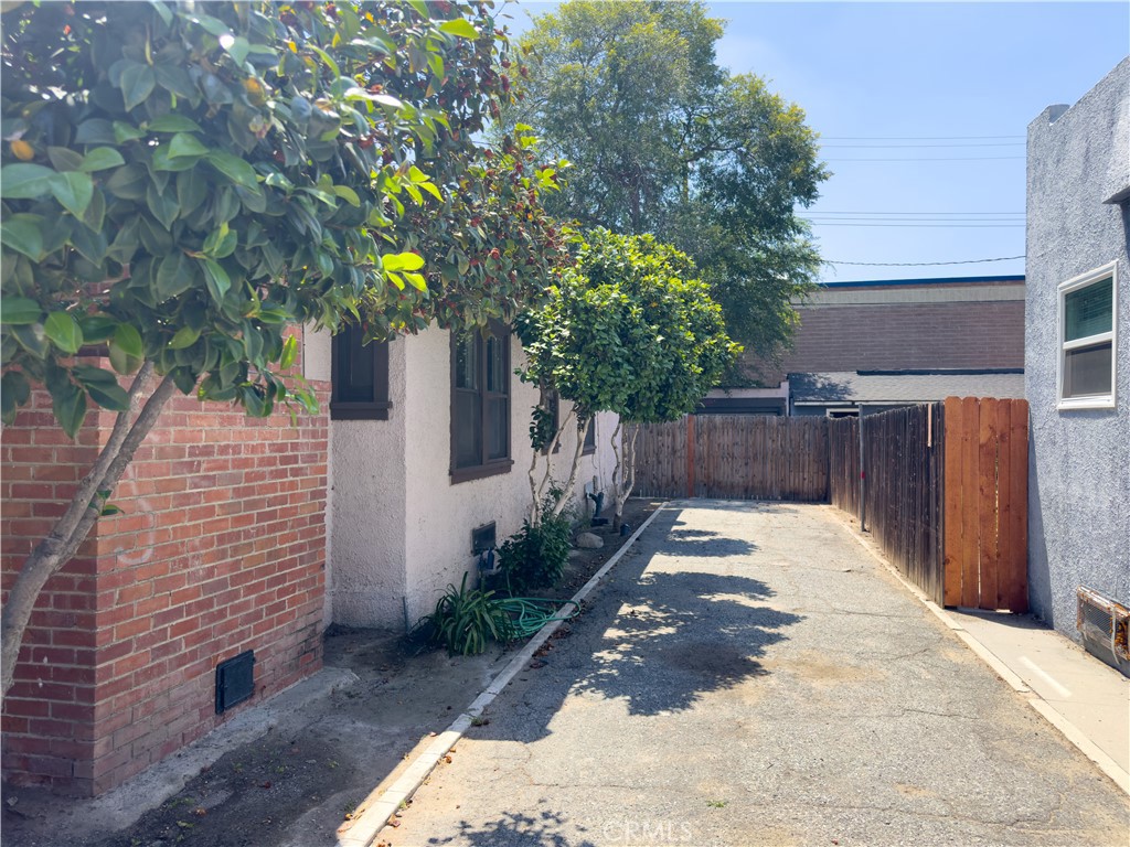 https://media.crmls.org/medias/1a4a325f-3623-470a-830b-32ef25a020a7.jpg?preset=X-Large